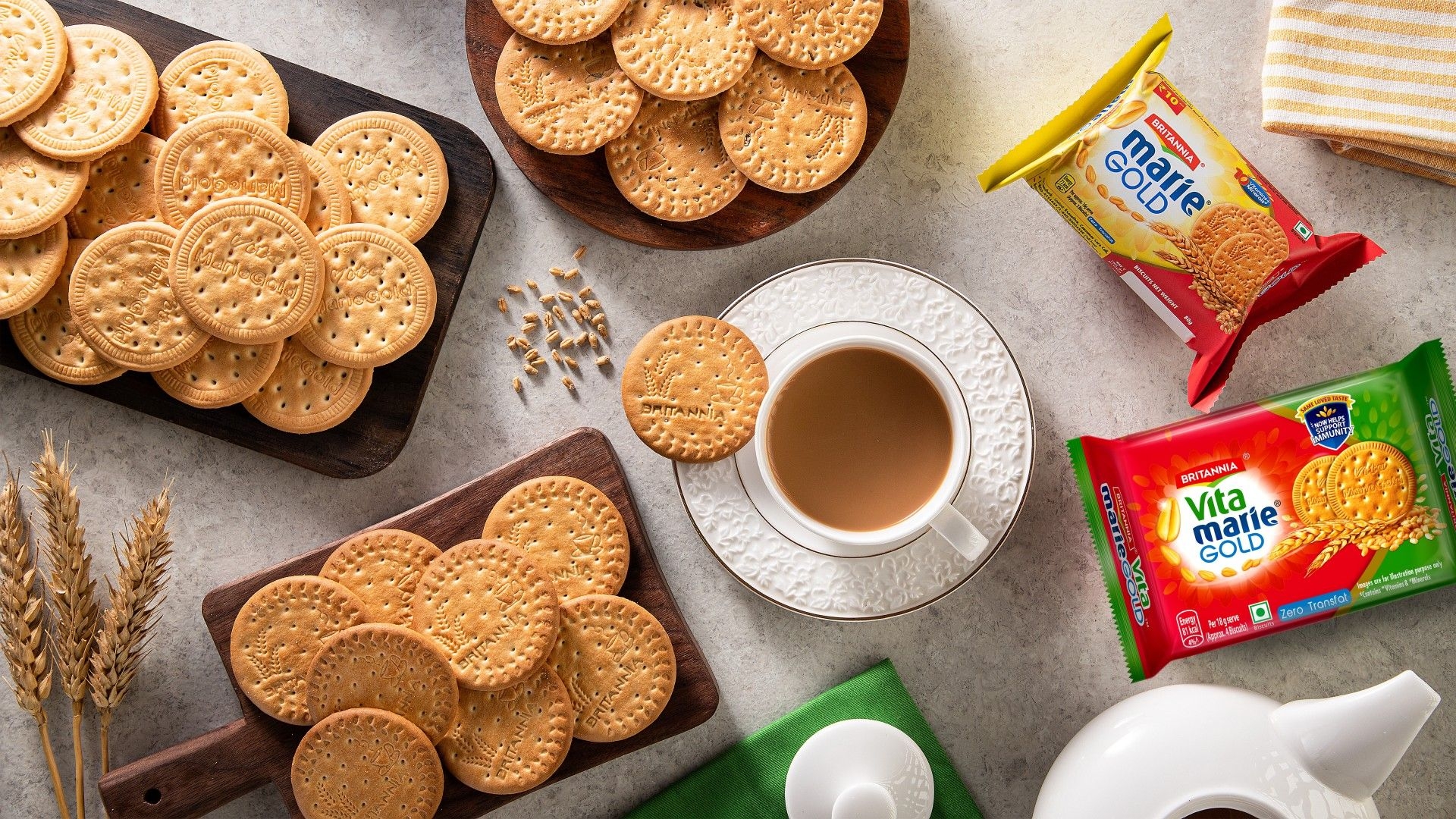 Britannia Vita Marie Gold and Marie Gold Biscuits with Tea alt